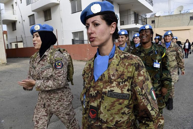 Mujeres en fuerzas de paz ofrecen protección más creíble: ONU