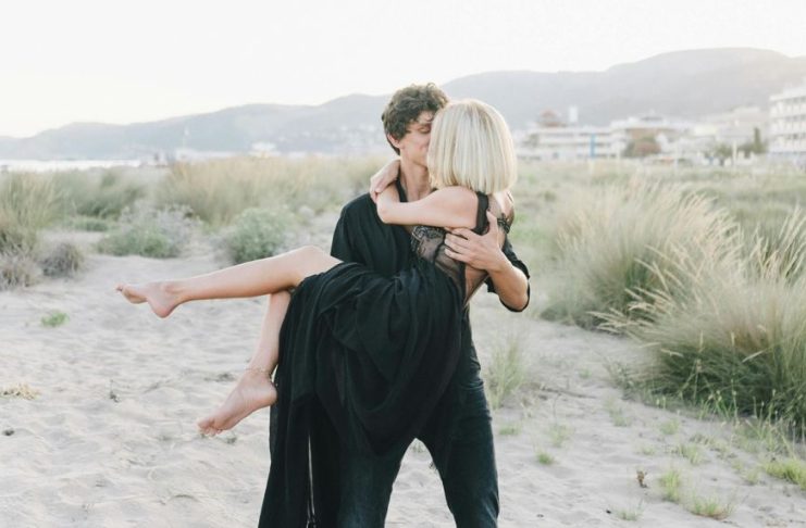 Amor Sin Edad: Por Qué Muchas Mujeres Optan por Parejas Más Jóvenes